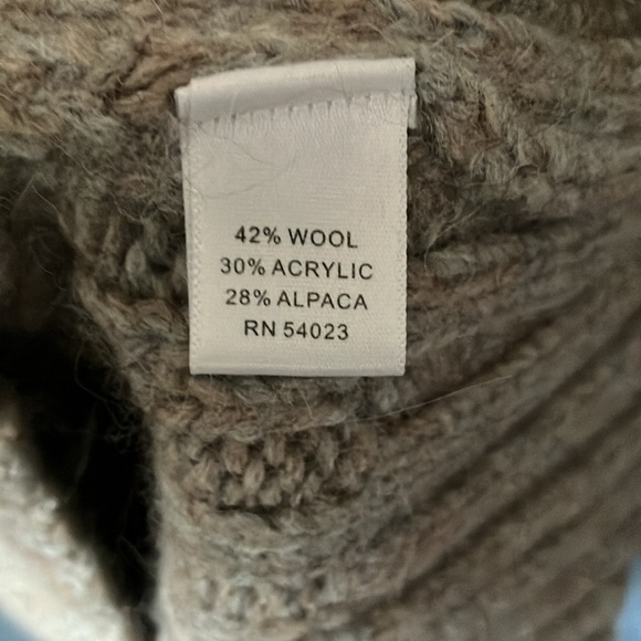 Banana Republic: Knit Sweater with braided collar short sleeves- Wool Blend- XS - Picture 4 of 16